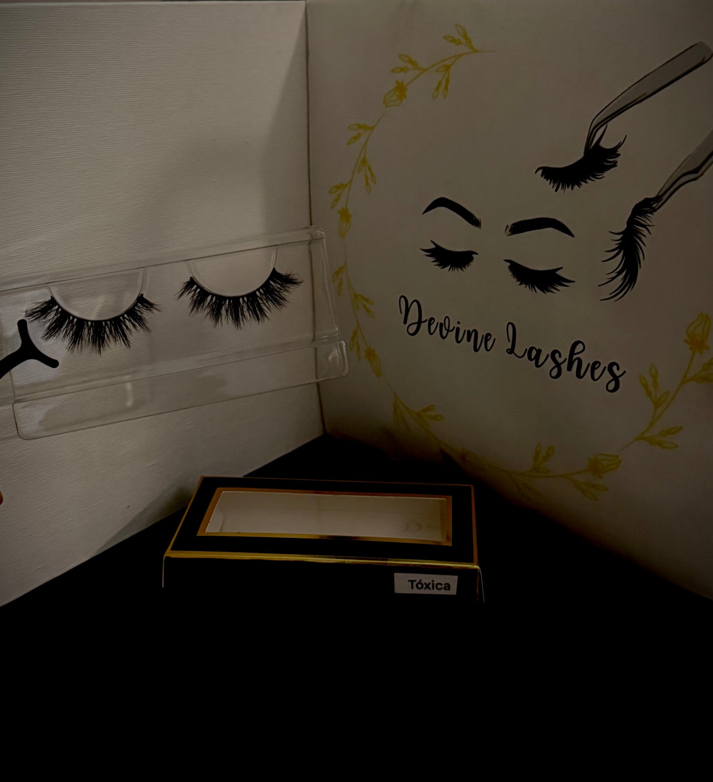 Lashes in style “Toxica”