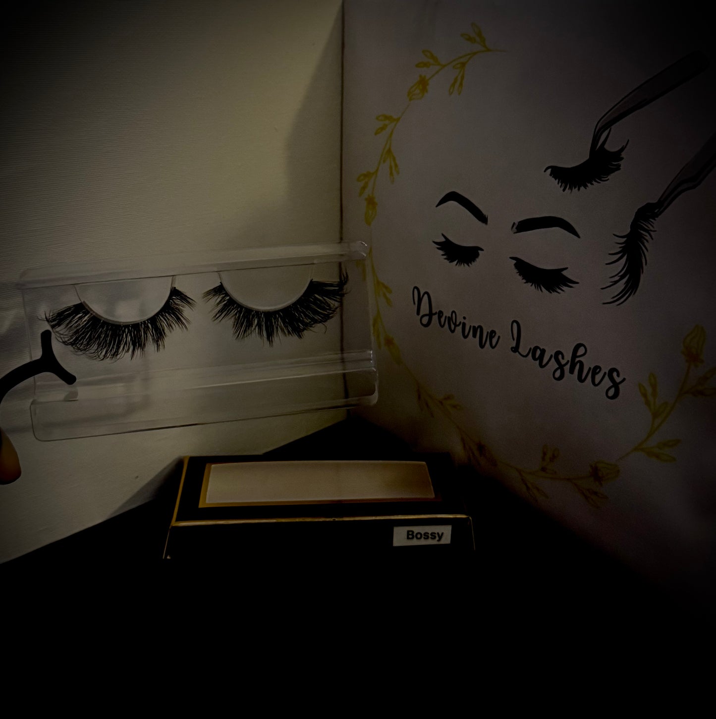 Lashes in style “Bossy”