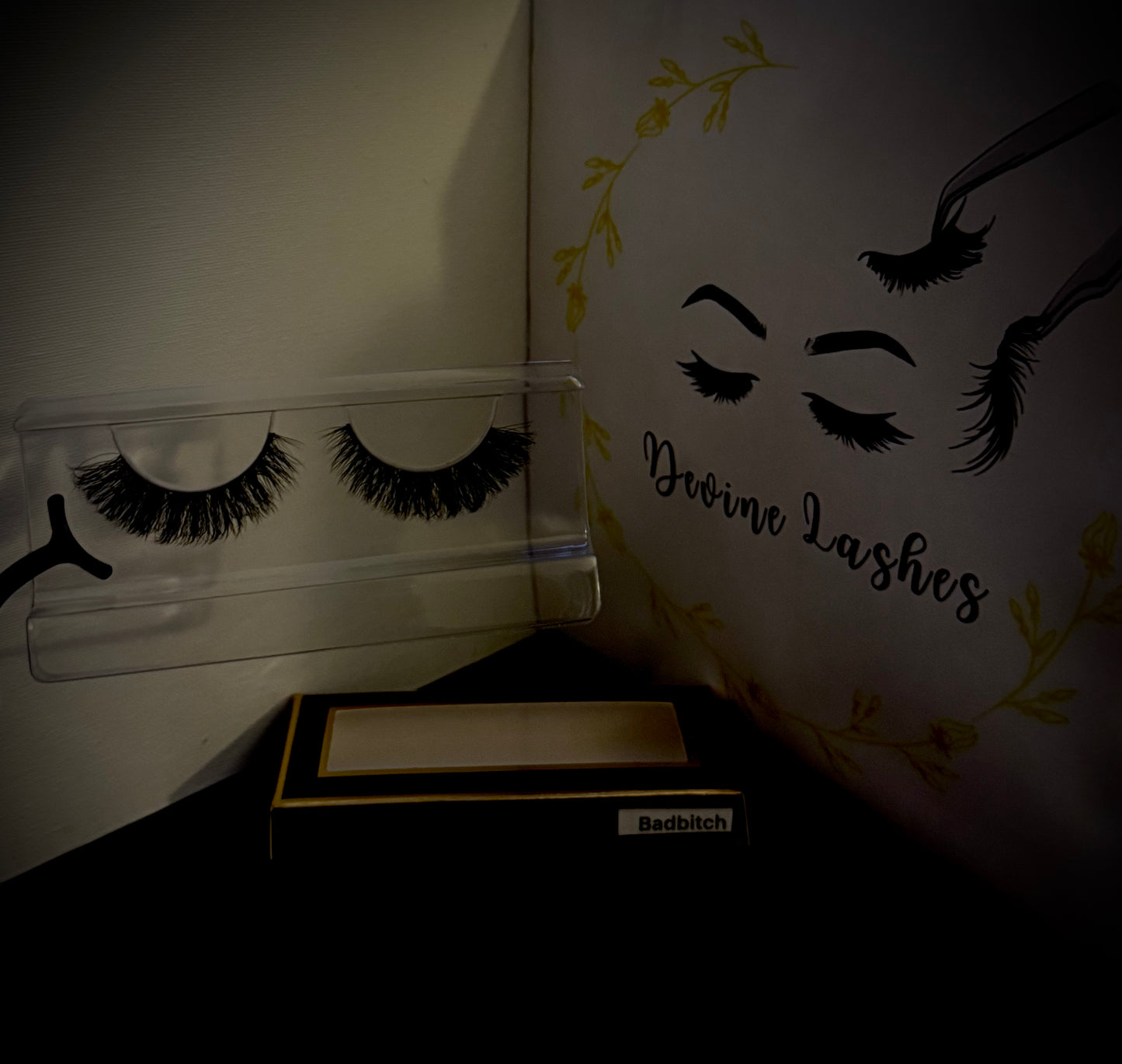 Lashes in style “Badbi*tch”